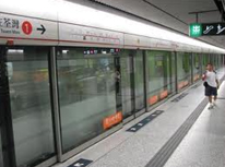 full size barrier installed on a subway platform (Hong Kong)